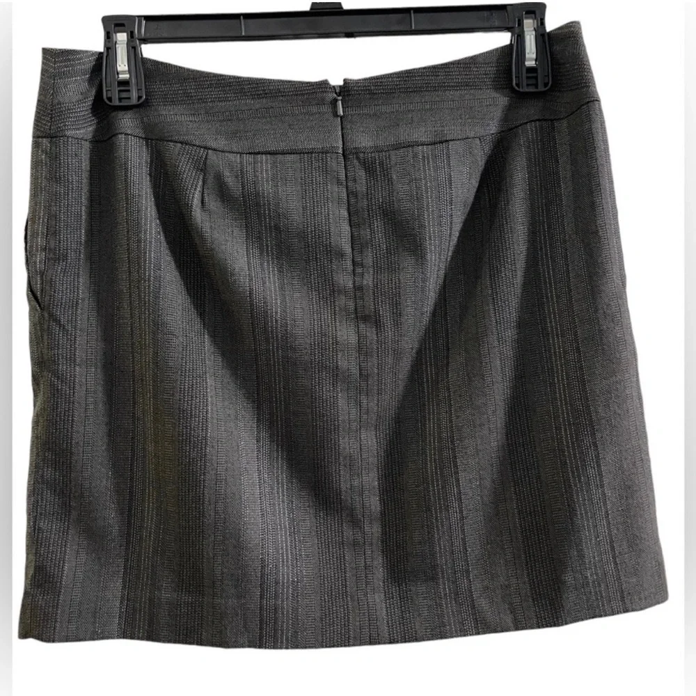 Michael Kors Gray Striped Mini Skirt - Size 12 - Picture 2 of 4